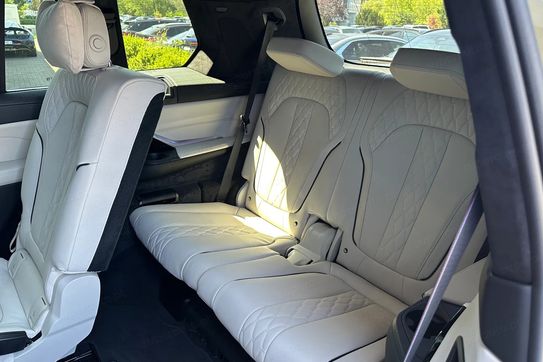 BMW X7 M60i xDrive mHEV sport-aut