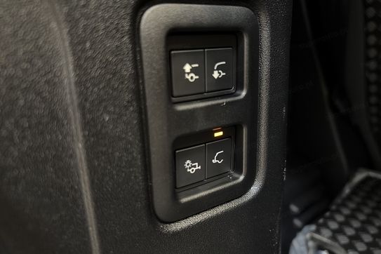 Land Rover Defender 90 Hardtop 3.0 D250 mHEV X-Dynamic SE