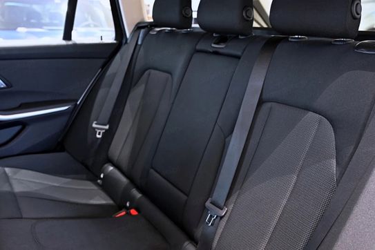 BMW Seria 3 Touring 318d Advantage