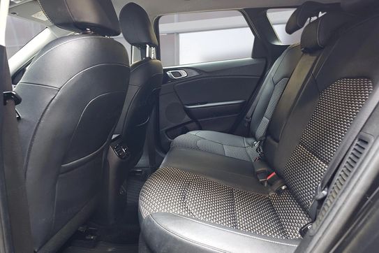 Kia Ceed 1.6 GDI PHEV Business Line DCT
