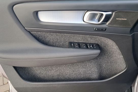 Volvo XC40 B3 Plus Dark
