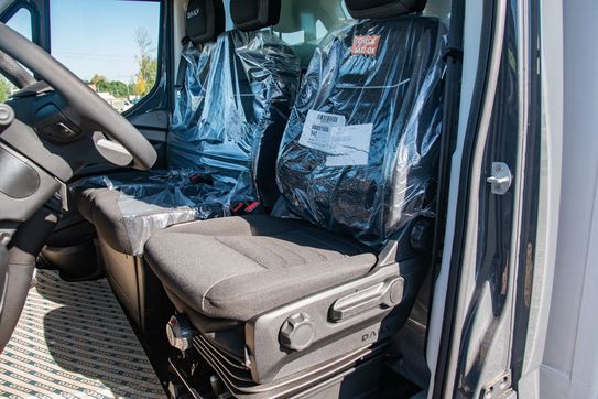 Iveco Daily 35S18 Kontener 8EP + Winda