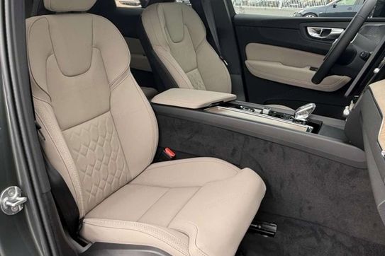 Volvo XC60 B5 B AWD Ultra Dark