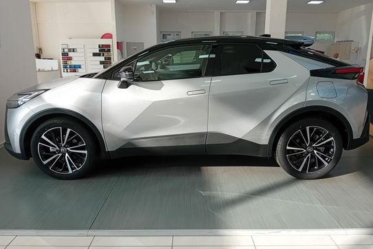 Toyota C-HR Executive 2.0 Plug-in Hybrid Dynamic Force