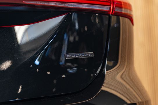 Audi A5 e-Hybrid quattro S line Avant