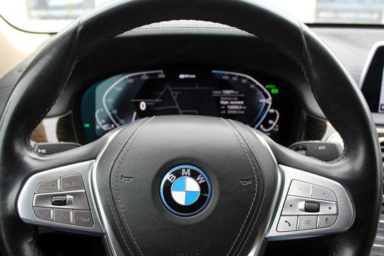 BMW Seria 7 745e