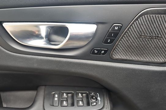 Volvo XC60 T8 Plug-In Hybrid AWD Ultimate Dark