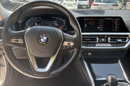 BMW Seria 3 318i Sport Line
