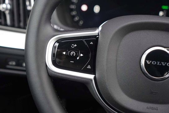 Volvo XC60 T6 Plug-In Hybrid AWD Ultra Dark