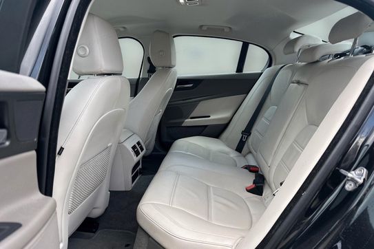 Jaguar XE D Prestige