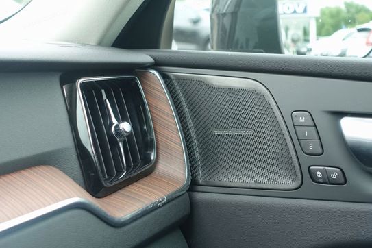 Volvo XC60 T8 Plug-In Hybrid AWD Ultra Bright