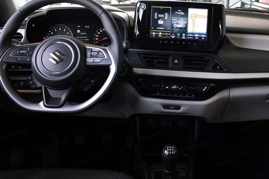 Suzuki Swift Premium Plus 1.2 Dualjet SHVS