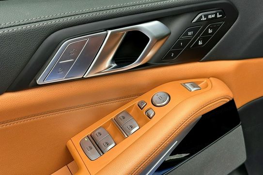BMW X7 M50i