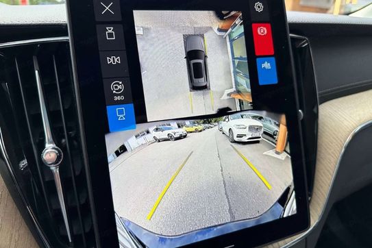 Volvo XC60 B5 AWD Ultra Dark