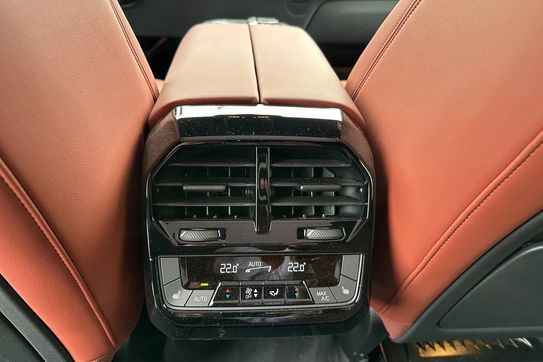 BMW iX xDrive60 111.5kWh