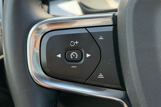 Volvo XC40 B3 Plus Dark