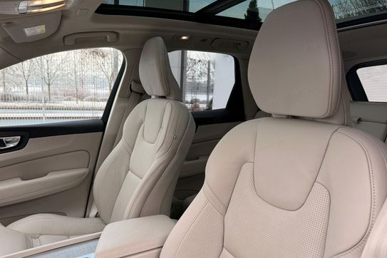 Volvo XC60 T6 Plug-In Hybrid AWD Ultra Dark aut