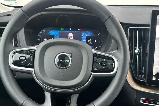 Volvo XC60 B5 B AWD Plus Dark
