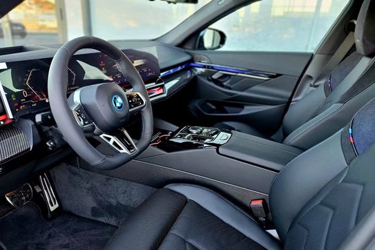 BMW Seria 5 550e xDrive M Sport