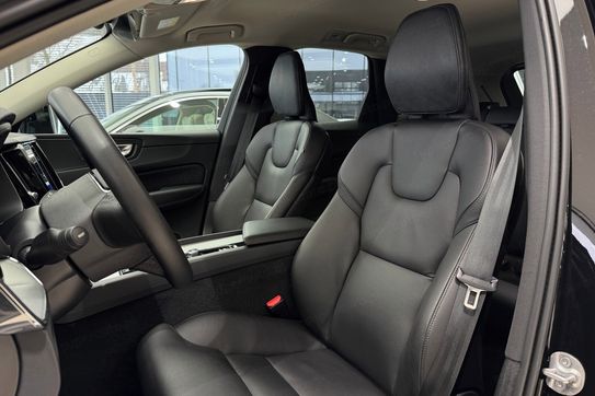 Volvo XC60 B5 B AWD Plus Dark