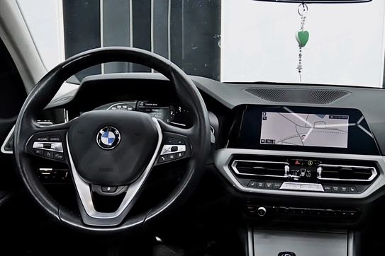 BMW Seria 3 320i Advantage aut
