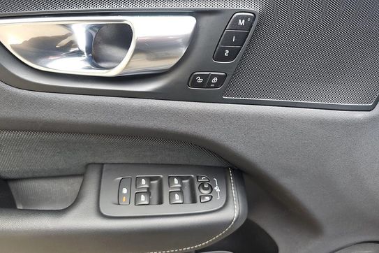 Volvo XC60 B4 B R-Design