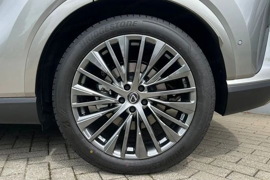 Lexus RX 350h Omotenashi