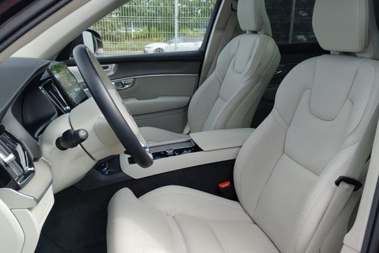 Volvo XC90 T8 AWD Plug-In Hybrid Ultra Bright