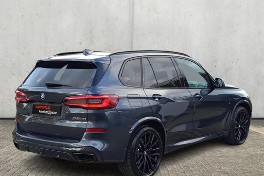 BMW X5 M50i