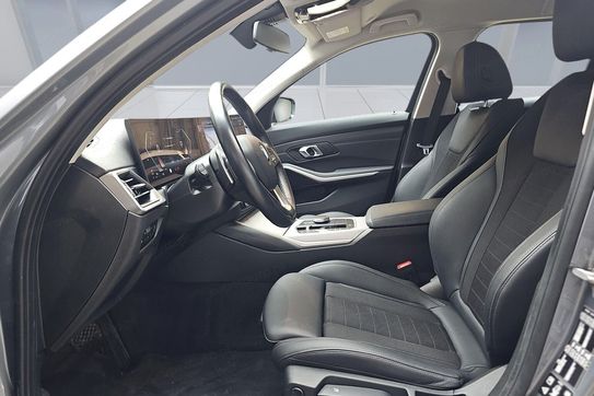 BMW Seria 3 330i xDrive sport-aut