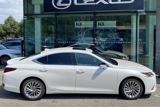 Lexus ES 300h Omotenashi