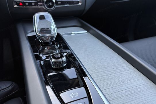 Volvo XC60 T6 Plug-In Hybrid AWD Plus Dark aut