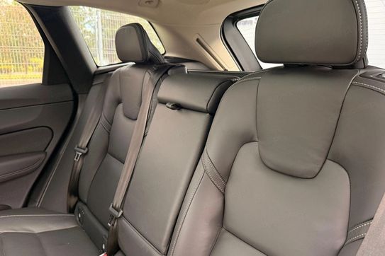 Volvo XC60 B5 B AWD Ultra Dark
