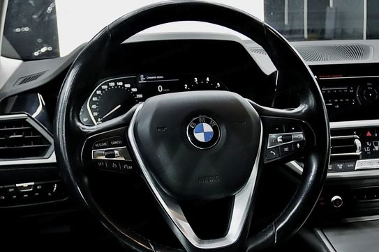 BMW Seria 3 318i Advantage aut
