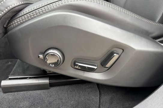 Volvo XC90 T8 AWD Plug-In Hybrid Ultra Black Edition 7os