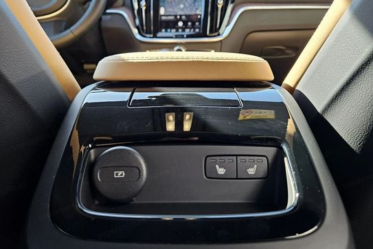Volvo V60 T8 AWD Plug-In Hybrid Ultra Dark aut