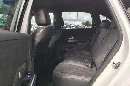 Mercedes B Klasa 200 mHEV AMG Line 7G-DCT