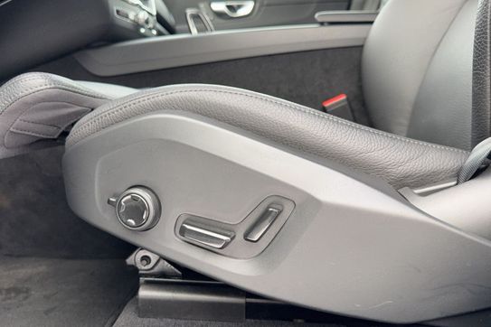 Volvo XC60 B5 B AWD Plus Dark aut