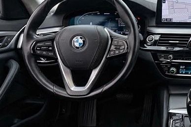 BMW Seria 5 520e sport-aut