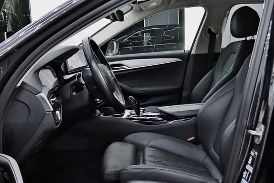 BMW Seria 5 530d Luxury Line aut