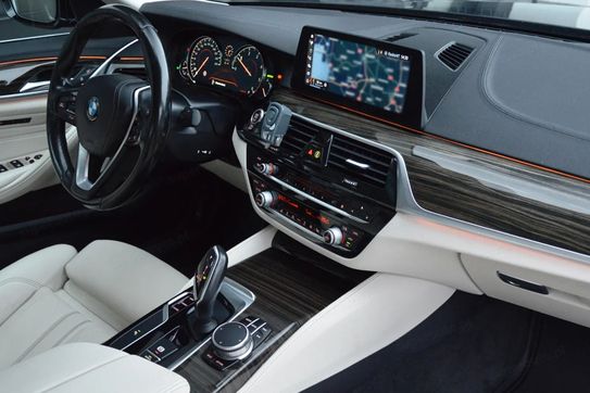 BMW Seria 5 520d xDrive Luxury Line aut