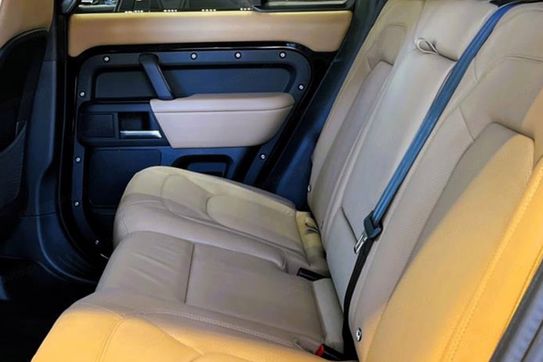 Land Rover Defender 110 3.0 D250 X-Dynamic HSE