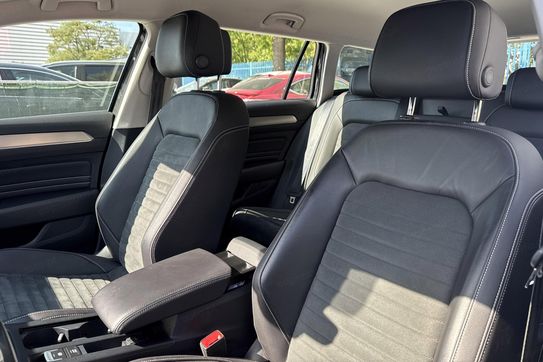 Volkswagen Passat Elegance 2.0 TSI  DSG
