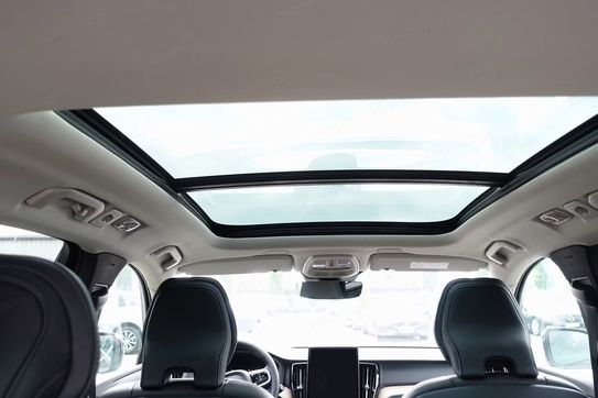 Volvo XC60 T6 Plug-In Hybrid AWD Ultra Dark