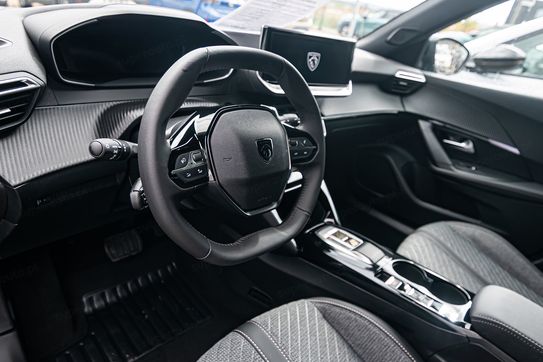 Peugeot 2008 Allure e-DCS 1.2 mHEV