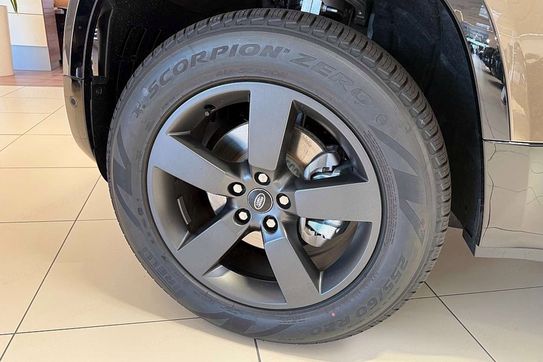 Land Rover Defender 110 3.0 D250 X-Dynamic SE