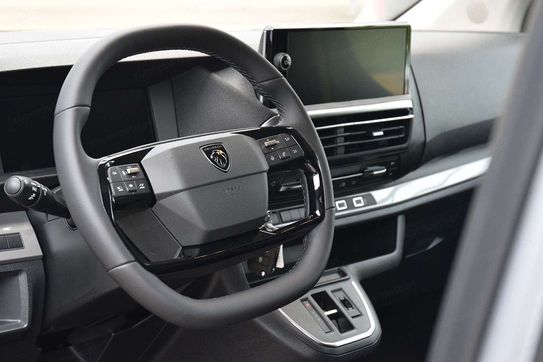 Peugeot Traveller Long L2H1 Business EAT8