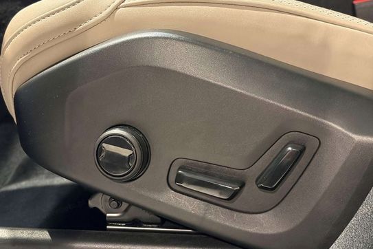 Volvo XC90 T8 AWD Plug-In Hybrid Ultra Dark 7os