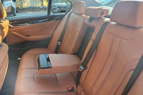 BMW Seria 5 530i xDrive Luxury Line