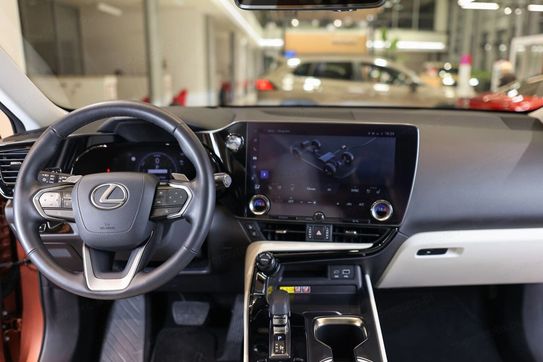 Lexus NX 450h+ Omotenashi AWD